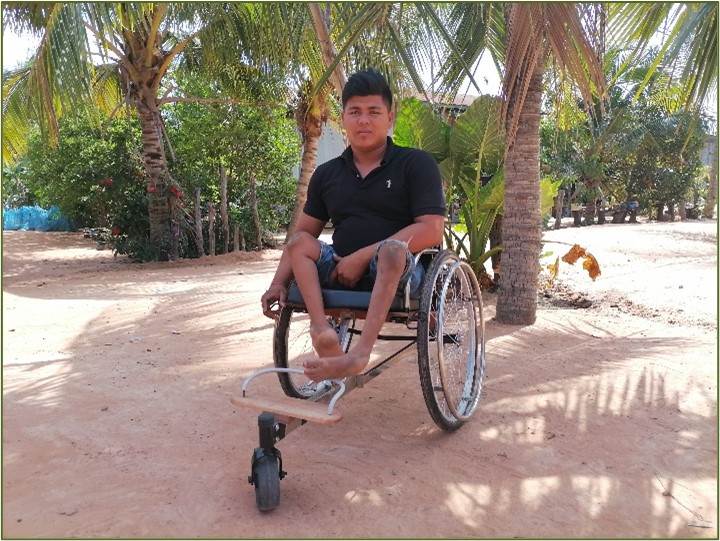 Ravyさん(31歳)　ポリオ　新しい車椅子に交換